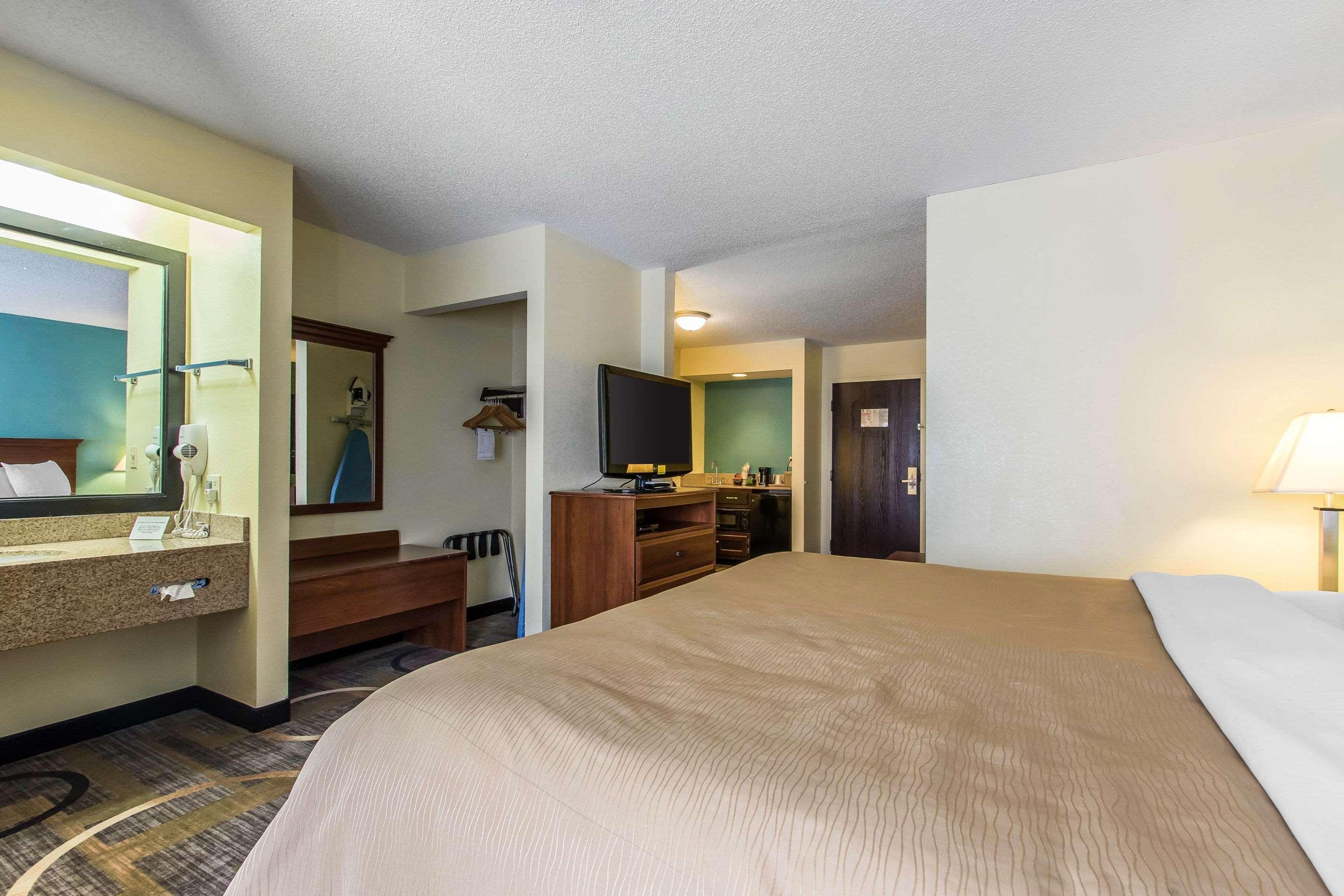 Quality Inn & Suites Memphis East Exterior foto